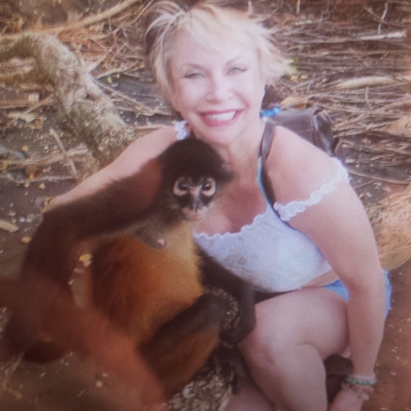 Meet your Posher, Debra - Picture 3 of 8